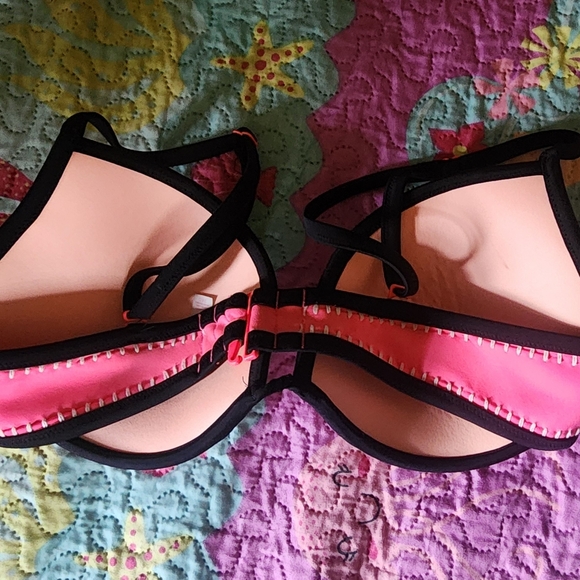 Victoria Secret bikini top - Picture 2 of 2